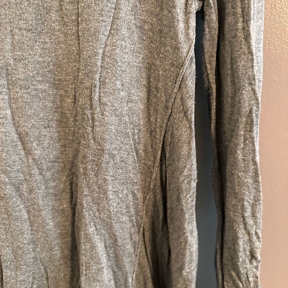 Mossimo heather grey long sleeve light sweater / asymmetrical hem and seams - Picture 3 of 7